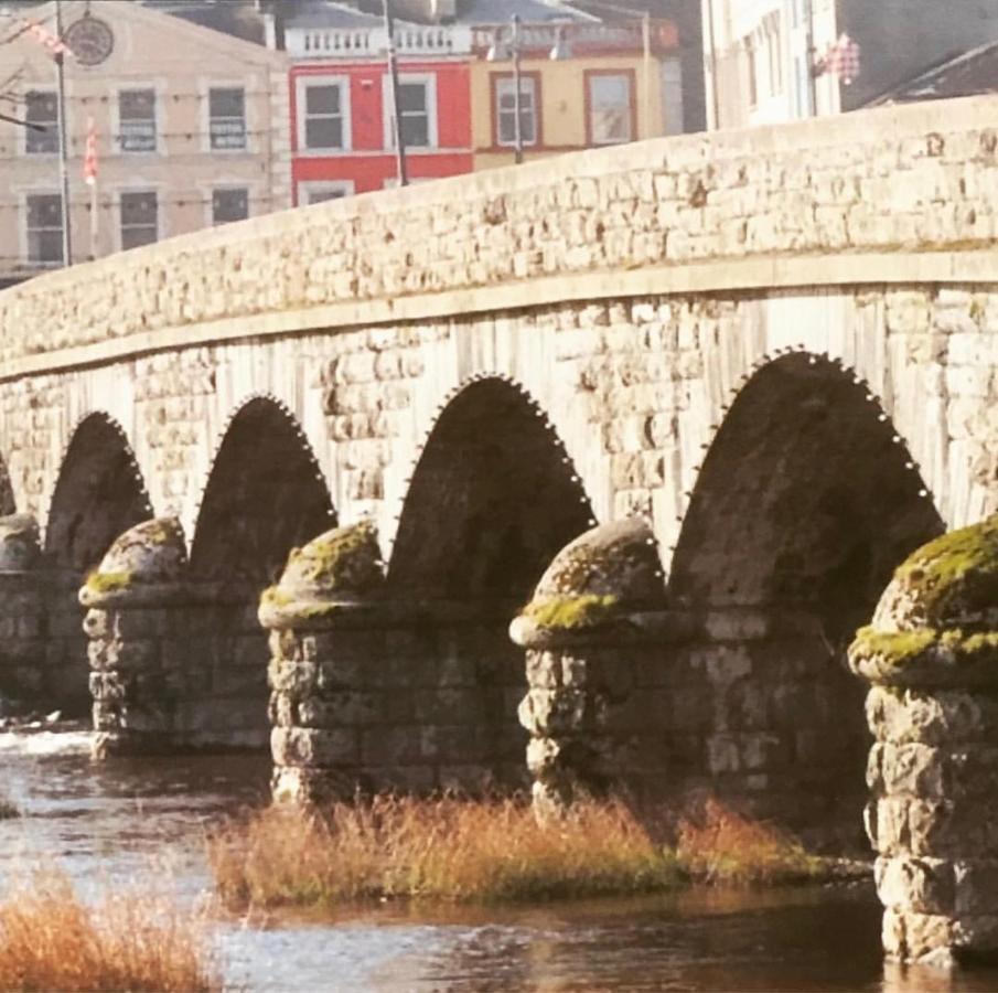 Charming, Modern Masonette In Heart Of Fermoy River Town エクステリア 写真
