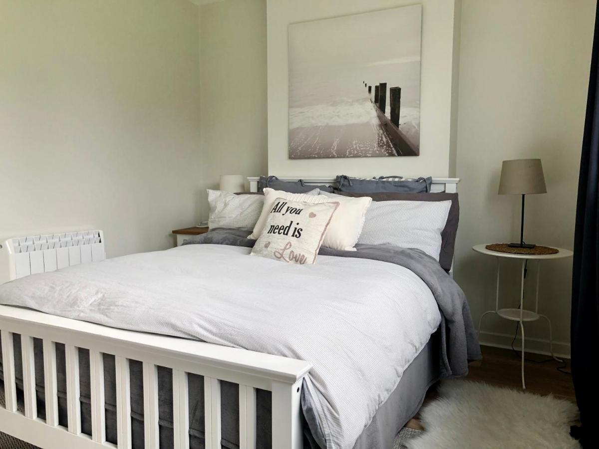 Charming, Modern Masonette In Heart Of Fermoy River Town エクステリア 写真