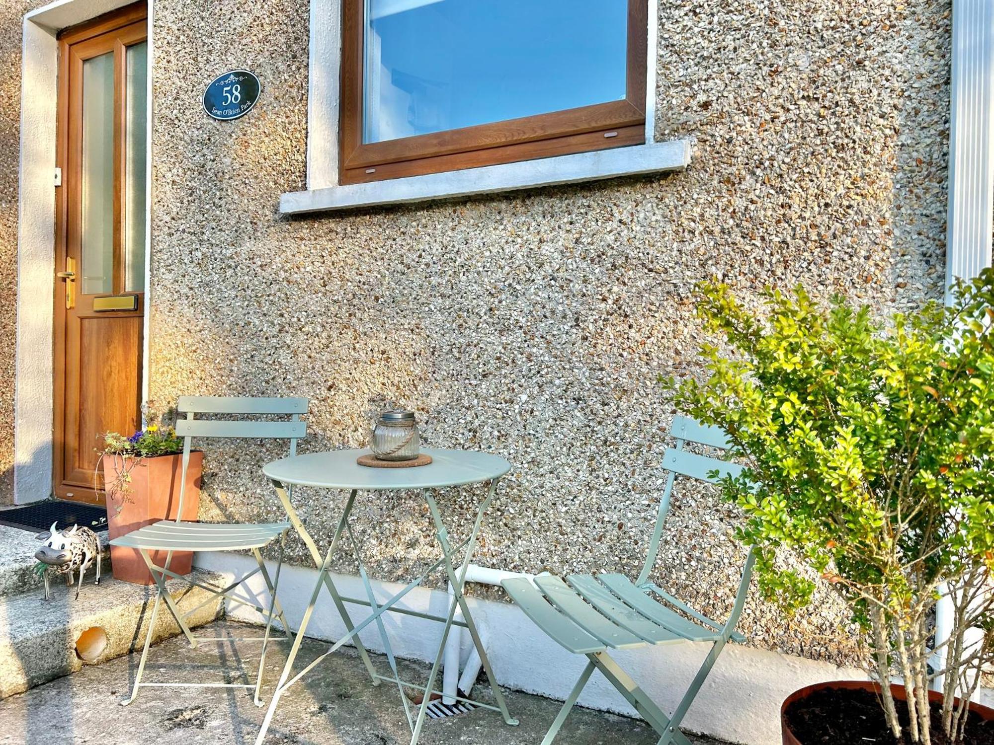 Charming, Modern Masonette In Heart Of Fermoy River Town エクステリア 写真